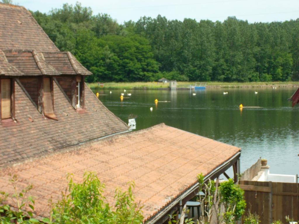 Le Barrage Mauzac-et-Grand-Castang Bagian luar foto