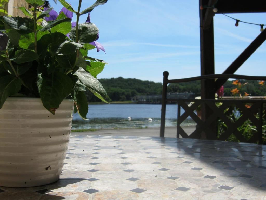 Le Barrage Mauzac-et-Grand-Castang Bagian luar foto